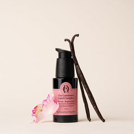 The Luminous Lipids Complex: Biomimetic Emollient with Pearl, Rose & Resins